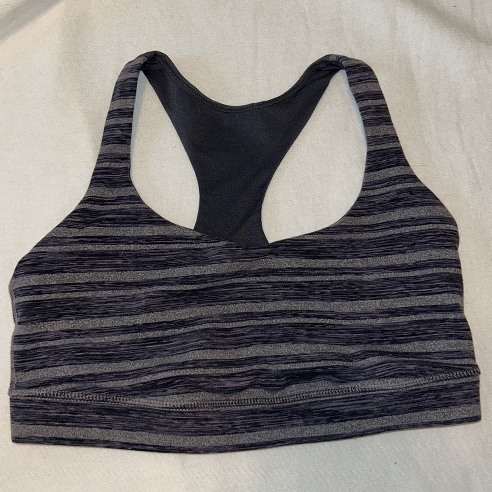 Lululemon Women’s Sports Bra Size 8 -EUC